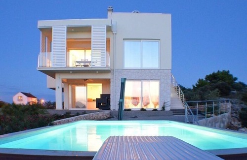 Susica Apartment | Villa Summer Dreams - a peacful oasis in Murter - suitable for family and groups