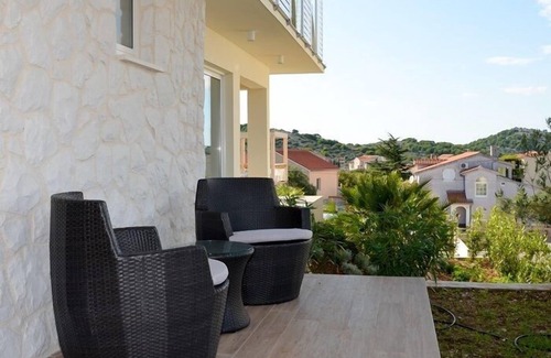 Susica Apartment | Villa Summer Dreams - a peacful oasis in Murter - suitable for family and groups