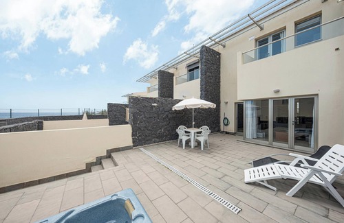 Complejo turistico Amarilla Golf Villa | Villa ‘Sun Bay Villas 4’ with Sea View, Terrace & Jacuzzi