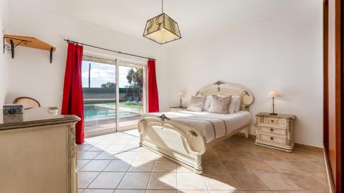 Silves House | Villa Sundays With Pool by LovelyStay