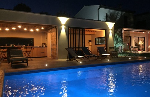 Uchaux Villa | Villa surrounded by vineyards: modernity, calm and rest