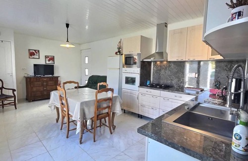 Sauvian House | Villa swimming pool and private parking