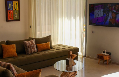 El Makina House | VILLA SWIMMING POOL GARDEN ARGAN GOLF- FIBER OPTICS - NETFLIX- HOUSEKEEPER -BREAKFAST