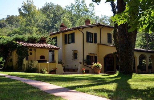 Terranuova Bracciolini Villa | VILLA TERRA NOVA Pool & Garden in Tuscany