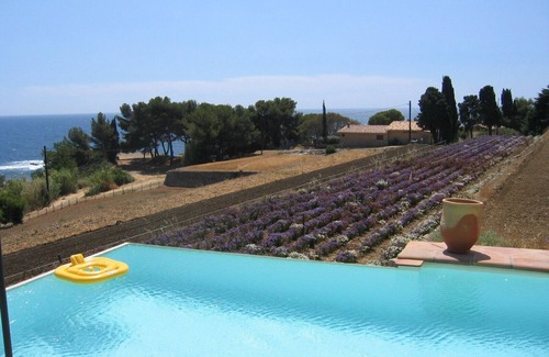Carqueiranne Villa | villa T5 + independent studio T2 - infinity pool on the sea -