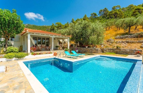 Votsi Villa | Villa Tassoula: Large Private Pool, Walk to Beach, WiFi