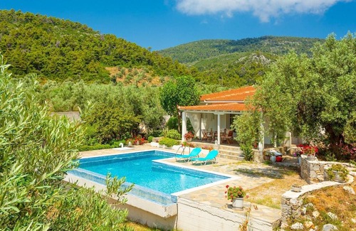Votsi Villa | Villa Tassoula: Large Private Pool, Walk to Beach, WiFi