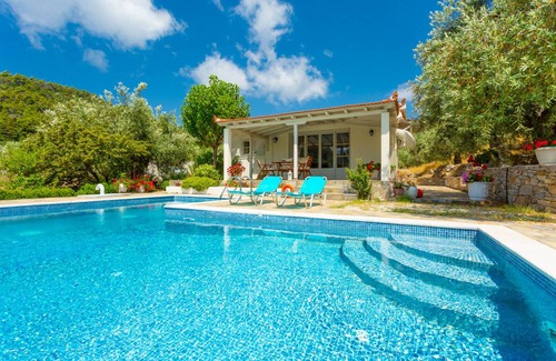 Votsi Villa | Villa Tassoula: Large Private Pool, Walk to Beach, WiFi