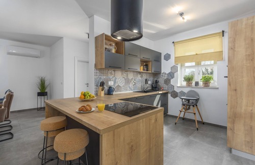 Visnjan Villa | Villa Terra Magica, Perfekt für Familien. Whirlpool und Beheizter 40m2 Pool