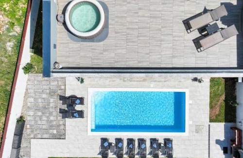 Murvica Villa | Villa Tia with heated pool & jacuzzi