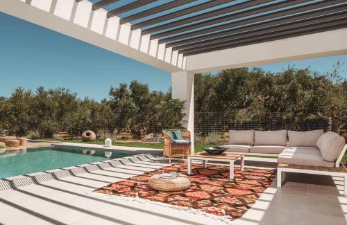 Neromilos Villa | Villa Tiare 1 by Villa Plus