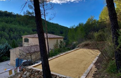 Vins-sur-Caramy Villa | Villa Tiki