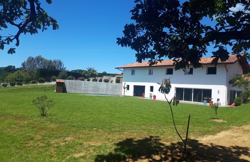 Behobie Villa | Villa Très Proche de Tout et au Calme