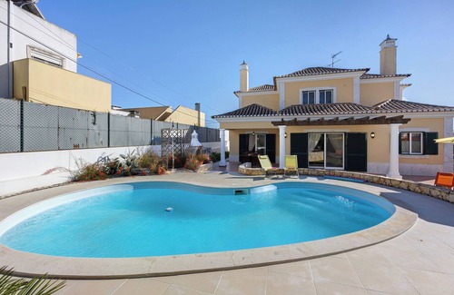 Alvor Villa | Villa 'Tucha' with Private Pool, Wi-Fi and Air Conditioning