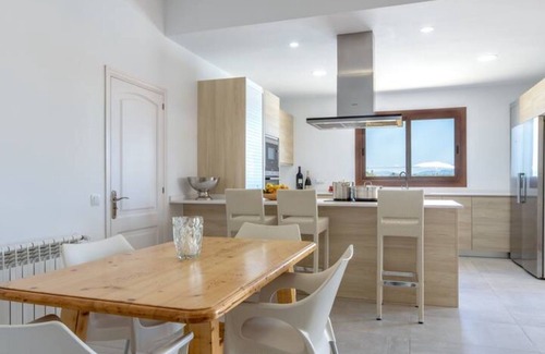 Santa Margalida Villa | Villa 'Turquesa' with Sea View, Wi-Fi and Air Conditioning