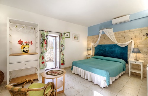 Cava dʼAliga Bed & Breakfast | Villa U Marchisi with pool wifi next to the beach in Cava d'Aliga