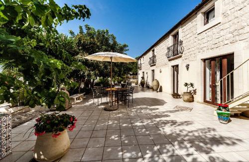 Cava dʼAliga Bed & Breakfast | Villa U Marchisi B&B