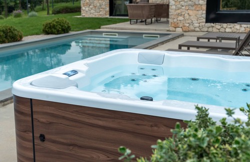 Karojba Villa | Villa Ulmus near Motovun for 6 people with heated pool & jacuzzi