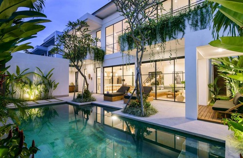 Berawa Villa | VILLA UNDER THE SUN· Luxury & Indulgence - close to FINNS BEACH CLUB