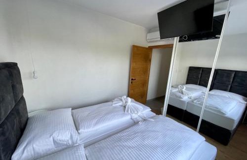 Privlaka House | Villa V, ROOMS WITH PRIVATE BATHROOM, SHARED KITCHEN, LIVING ROOM AND GARDEN WITH HEATED POOL, Privlaka, Zadar