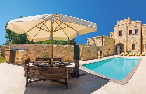 Misraħ Strejnu Villa | Villa Valletta - Charming & traditional villa With private pool and garden
