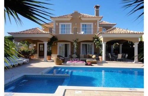 Vale do Garrao Villa | Villa Varandas Do Lago 5 Bedroom Villa Private Pool Table Tennis A Few Minutes Drive Between Vale Do Lobo And Quinta Do Lago