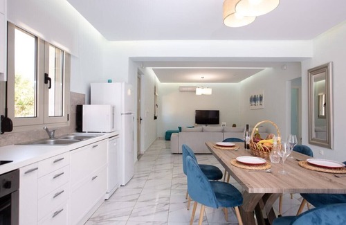 Pagkalochori Villa | Villa Vera - With Private Heated Pool & Jacuzzi