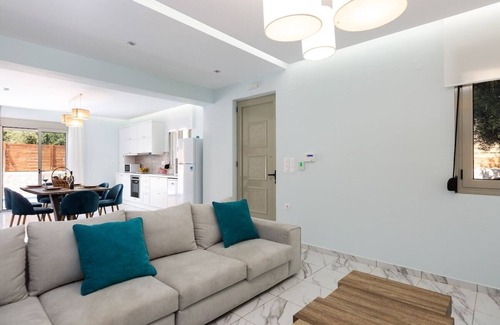Pagkalochori Villa | Villa Vera - With Private Heated Pool & Jacuzzi