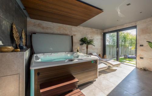 Medulin Villa | Villa Vie in Medulin for 10 people with heated pool, wellness and home cinema