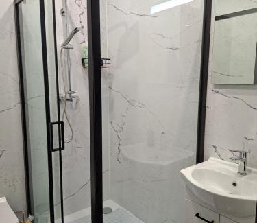 Gniezno Bed & Breakfast | Villa Vip pokoje,śniadanie,Apartament kinowy