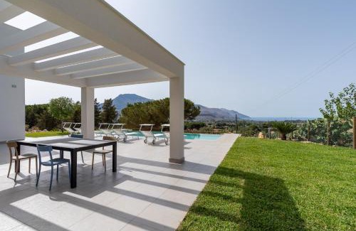 Castellammare del Golfo Villa | Villa vista mare con piscina a sfioro a Scopello