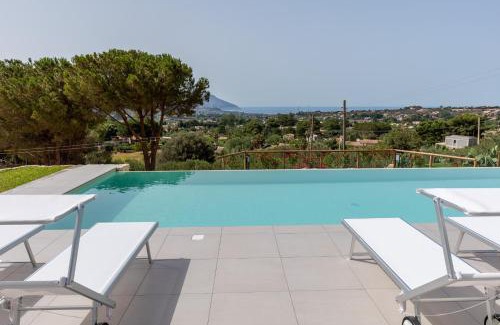 Castellammare del Golfo Villa | Villa vista mare con piscina a sfioro a Scopello