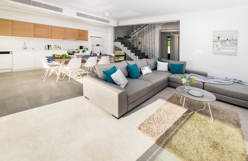 Kissonerga Villa | VILLA VISTA - BEACH FRONT, HEATED POOL, HOT TUB, WALK TO RESTAURANTS