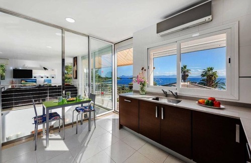 Alcanada Villa | Villa 'Vistafar ' with Sea View, Wi-Fi and Air Conditioning