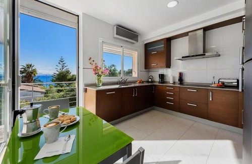 Alcanada Villa | Villa 'Vistafar ' with Sea View, Wi-Fi and Air Conditioning