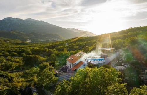 Biokovsko Selo House | Villa Vito - with heated pool, whirlpool, gym