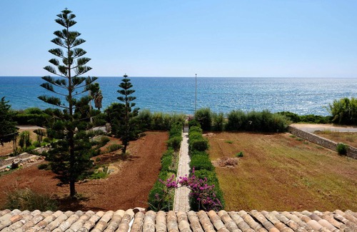 Torre Vado Villa | Villa Vittoria- "Charme" a 10 mt dal mare- T. Vado