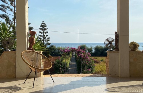 Torre Vado Villa | Villa Vittoria- "Charme" a 10 mt dal mare- T. Vado