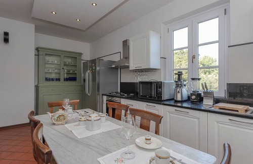 Lucca Villa | Villa Vittoria Promoted by WeekHomes.com