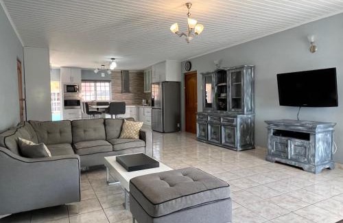 Sunset Heights Villa | Villa Vivamus Curacao - Spacious 3-bedroom Villa with Pool and Gourmet Kitchen