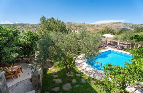 Srinjine Villa | Villa Vultana with heated pool, 4 bedrooms, 3.5 bathrooms, 10 persons max