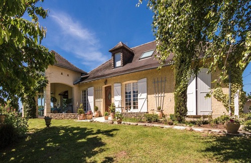 Saint-Bonnet-la-Riviere Villa | Villa with Pool in Corrèze