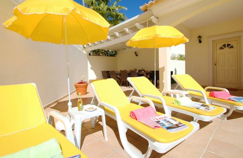 Montechoro Villa | Villa w/heatable pool & BBQ in Albufeira