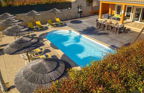 Branqueira Villa | Villa w/heatable pool, BBQ & games room