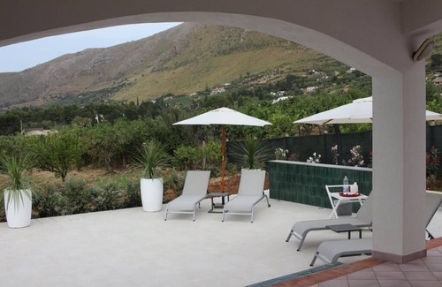 Castellammare del Golfo Villa | Villa with swimming pool and garden near Scopello