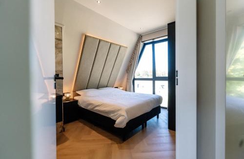 Waarland House | Villa Watergloed a stylish, brand new holiday home for 16 people