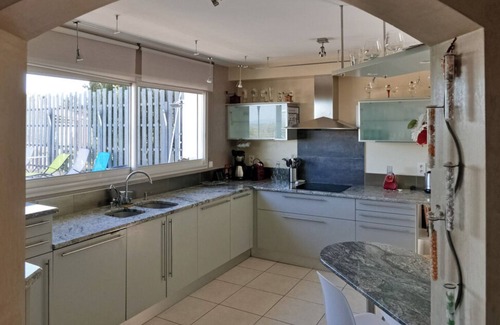 Les Hauts de Villeneuve Villa | Villa with swimming pool for 10 people in Villeneuve les Avignon (4 kms Avignon)