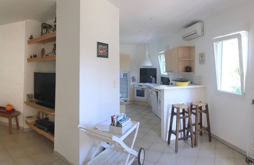 Les Hauts de Villeneuve Villa | Villa with swimming pool for 10 people in Villeneuve les Avignon (4 kms Avignon)