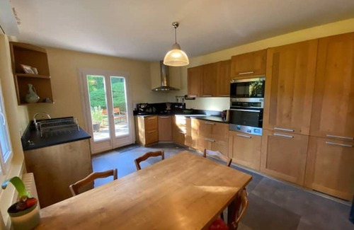 Saint-Just-Chaleyssin Villa | Villa with pool and garden - 30' from Lyon