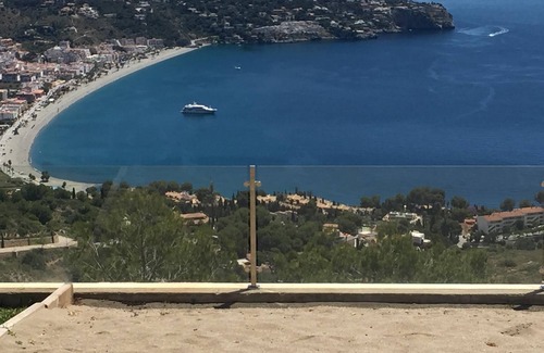 Almunecar Villa | Villa 'with 2 Pools and Jacuzzi' with Garden, 2 Terraces & Wi-Fi